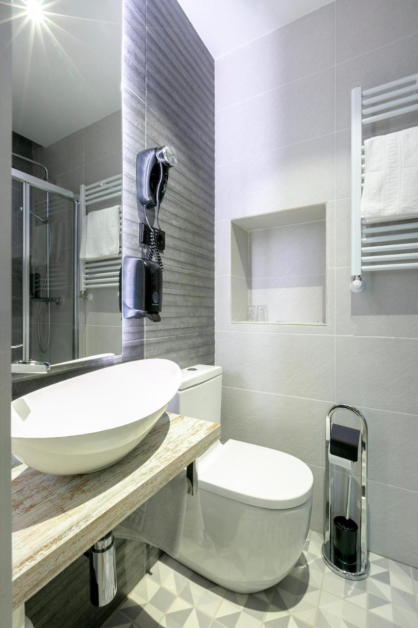 Hostal Anton Martin Madrid Exterior photo