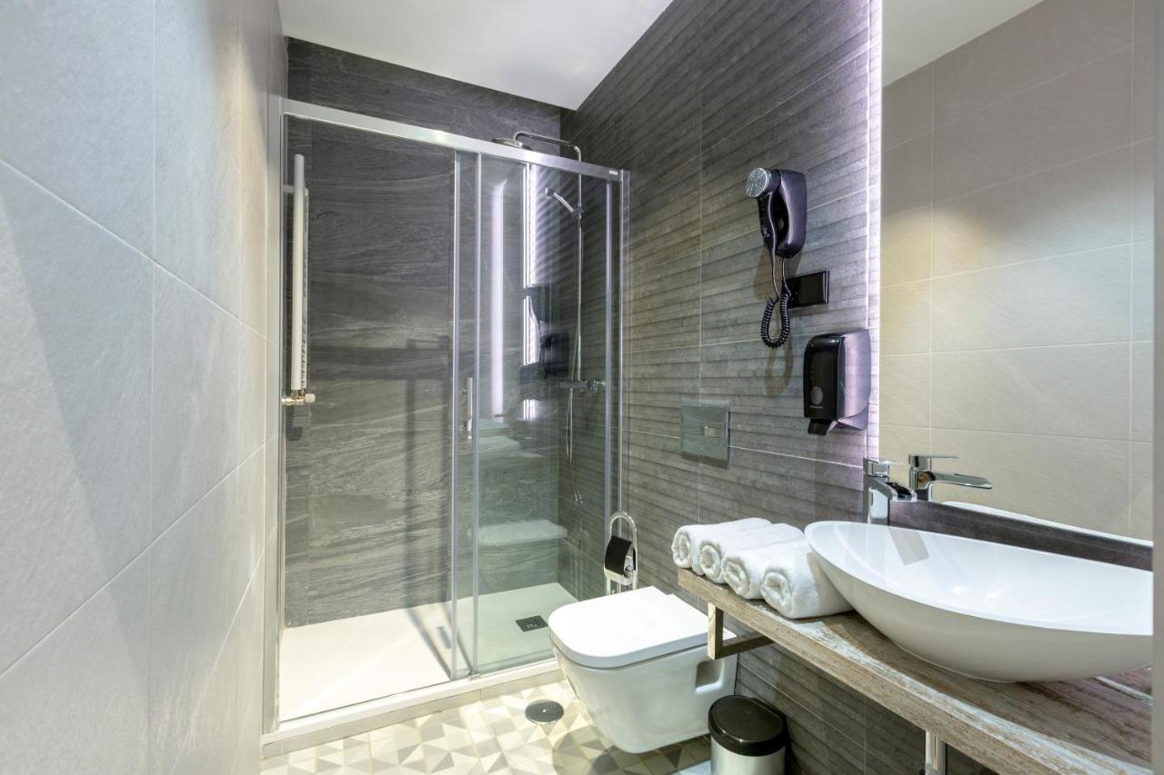 Hostal Anton Martin Madrid Exterior photo