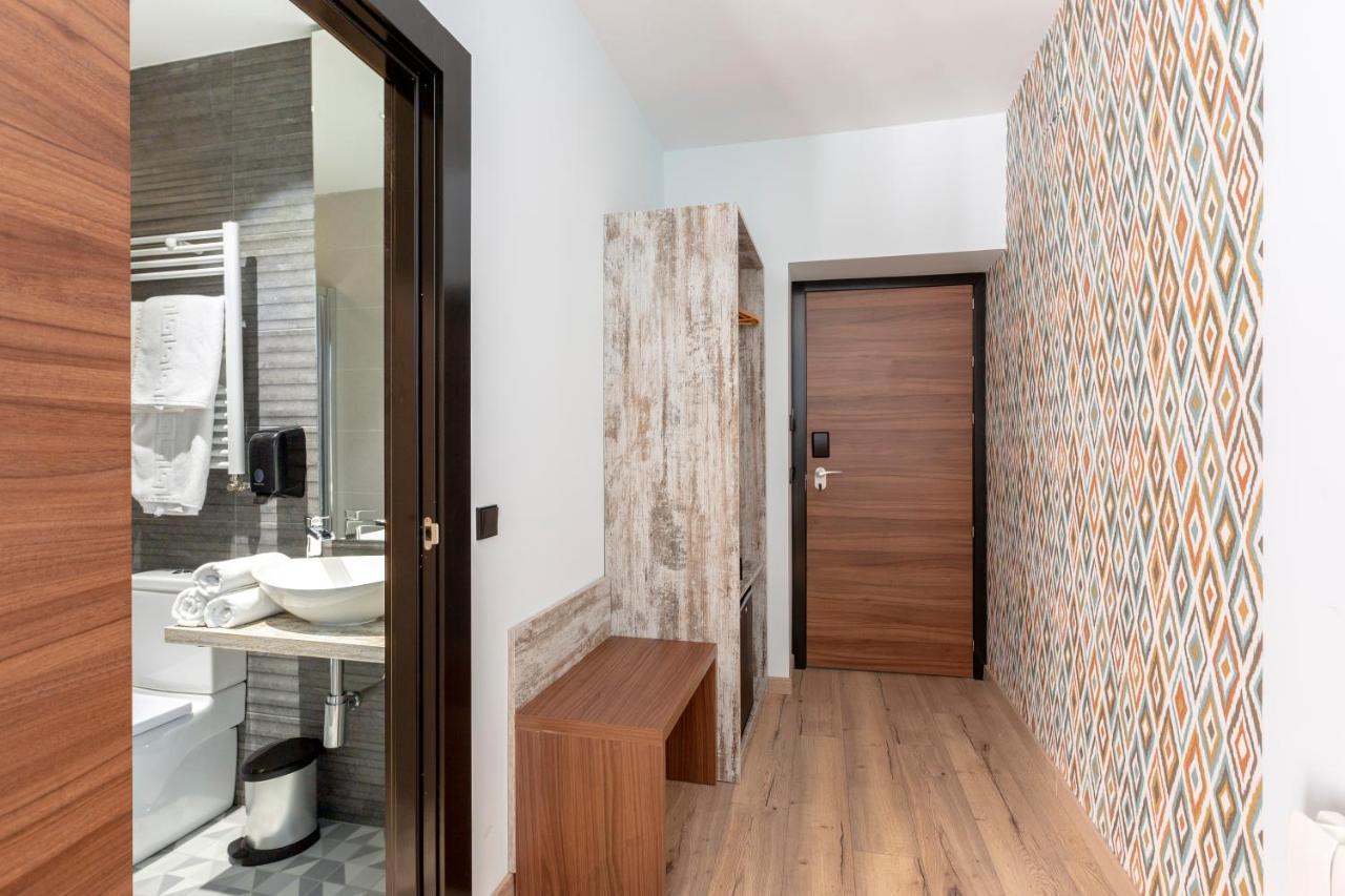 Hostal Anton Martin Madrid Exterior photo